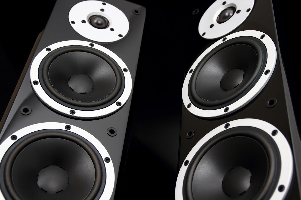 high-fidelity-speakers-design-entertainment